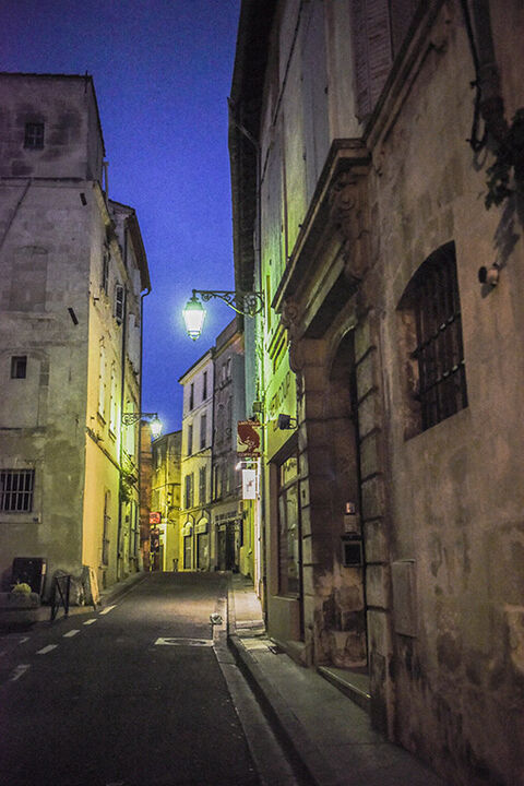  Ruelles Arles la nuit